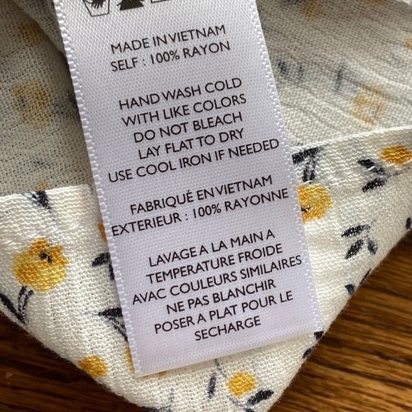 NWT Ditsy Floral Smocked Top - Small - Picture 5 of 8